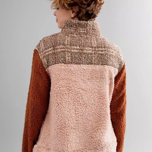 Quarter Zip Color Block Fleece Pullover - Picture 2 of 8